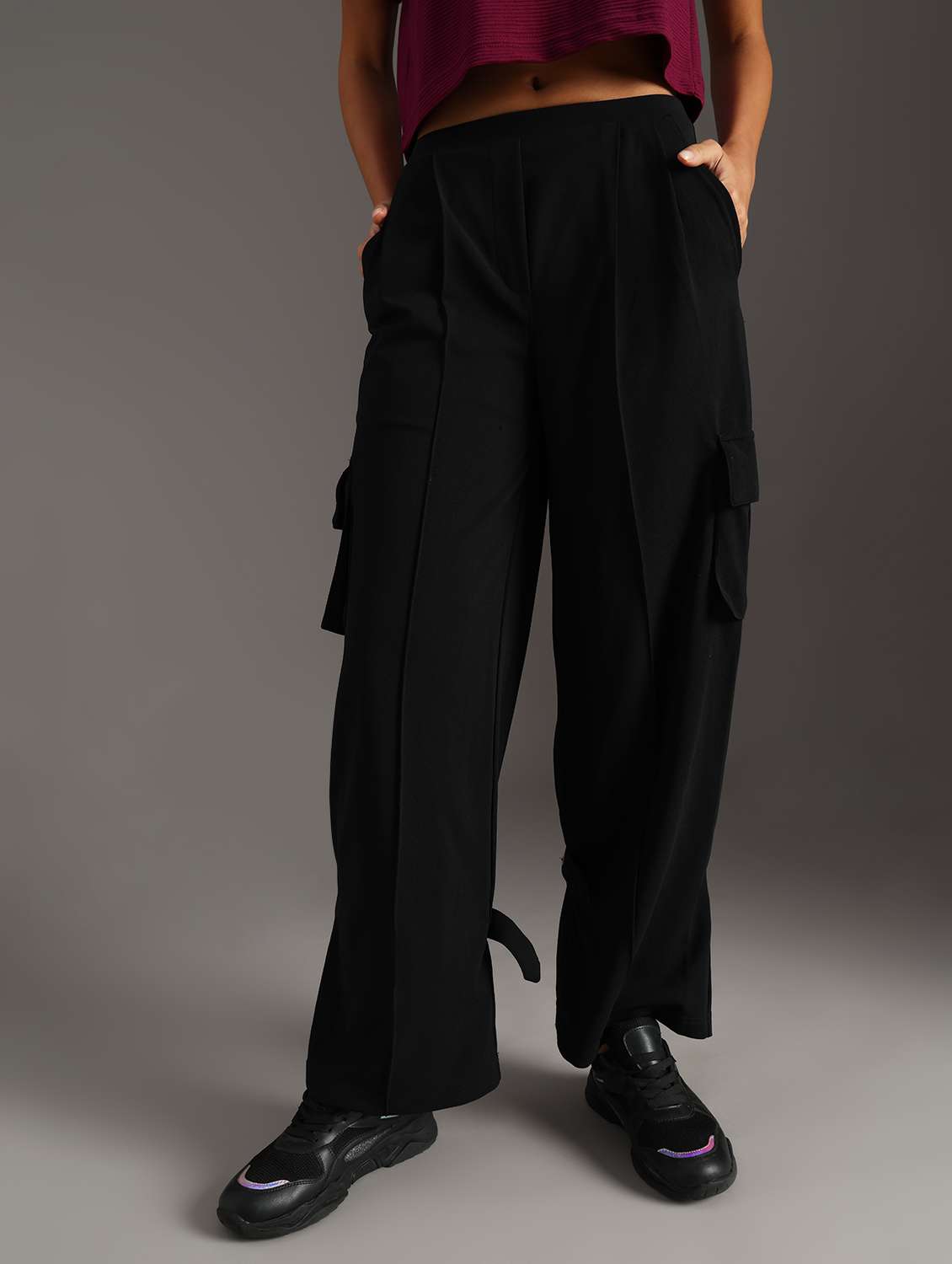 women solid mid rise relaxed fit cargo