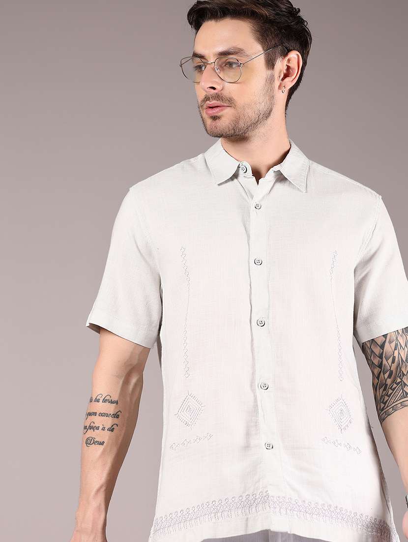 men solid collared short sleeve shirt