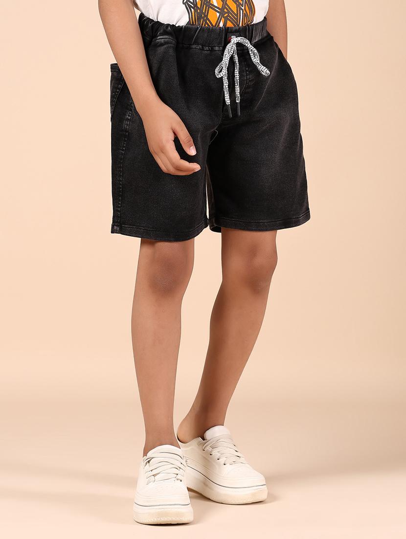 boys solid mid rise shorts