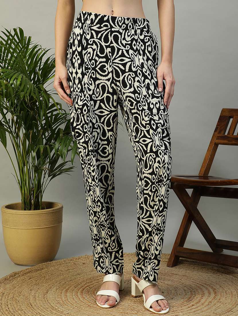 women printed mid rise straight trouser