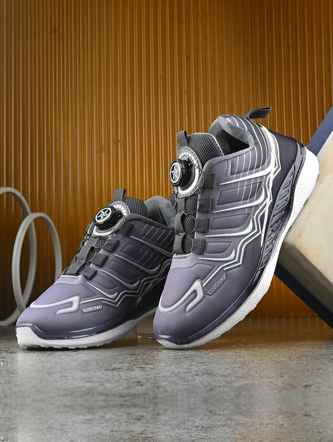 men black lace-up sport shoe