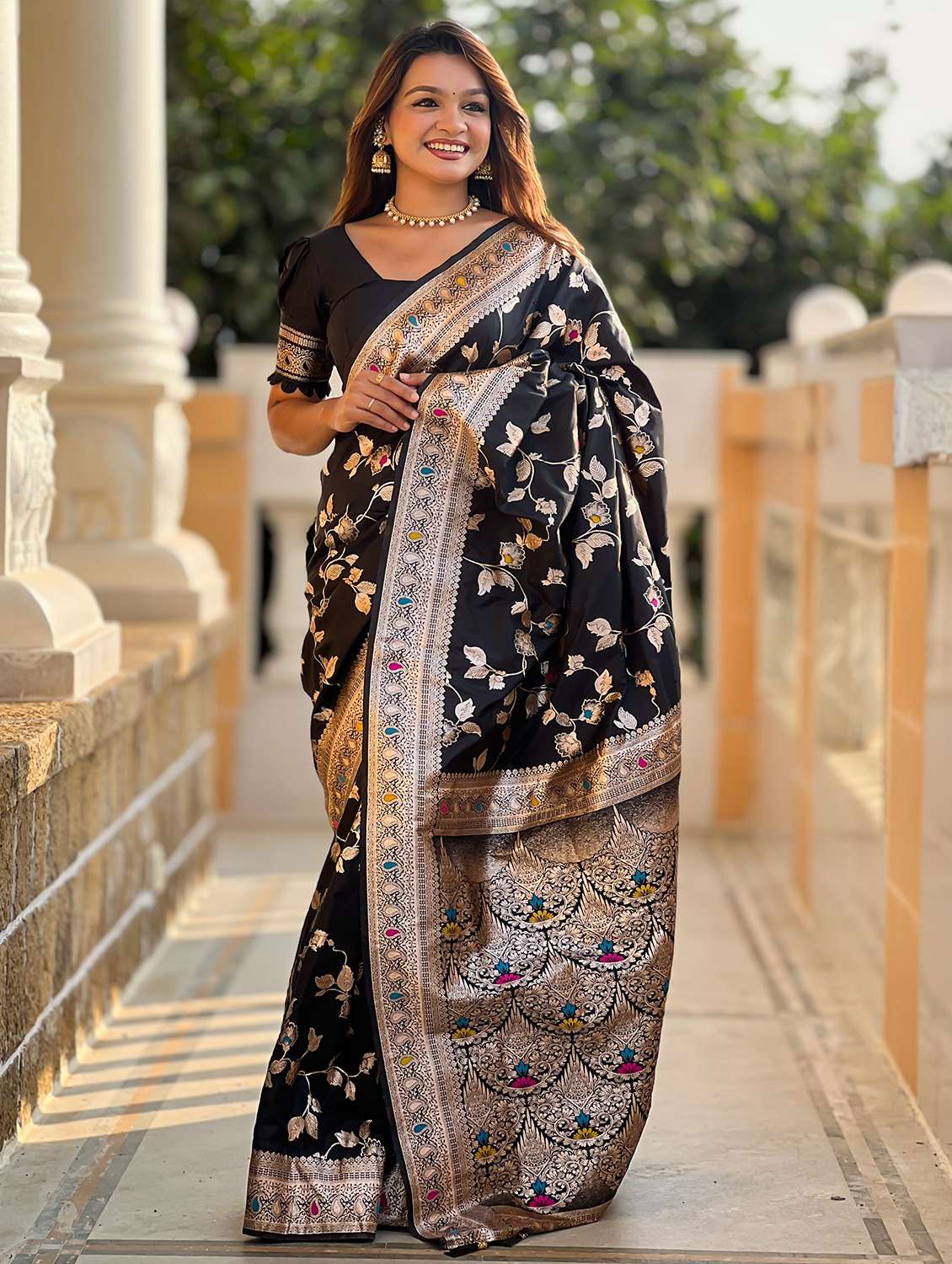 women self design banarasi saree with blouse