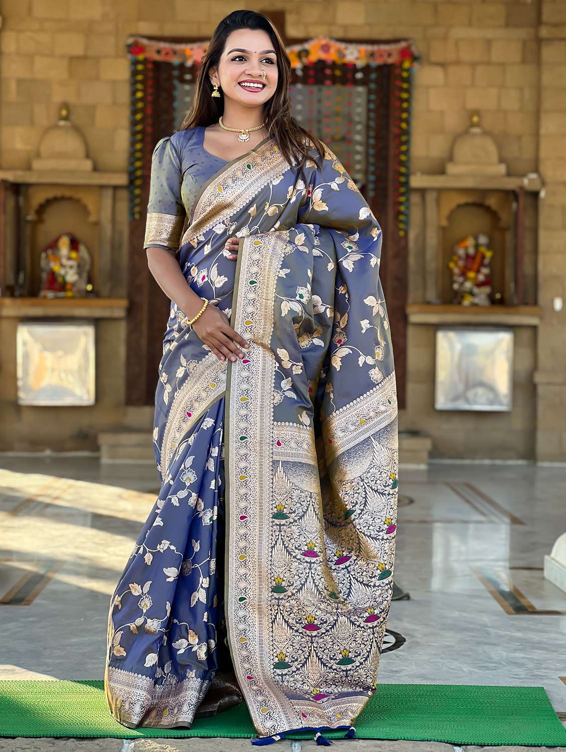 women self design banarasi saree with blouse