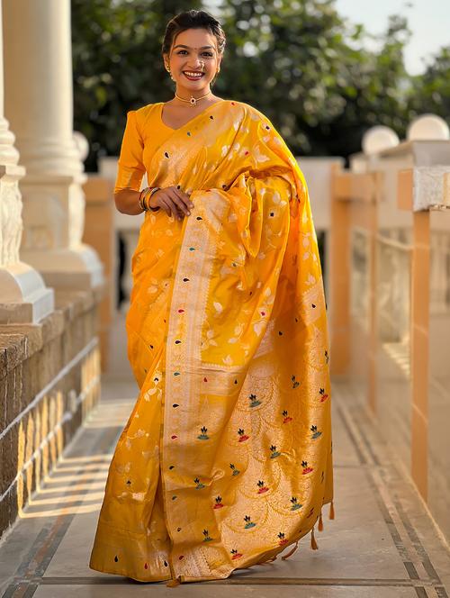 women self design banarasi saree with blouse - 21878987 -  Standard Image - 0