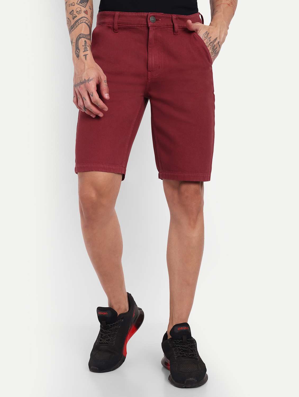 men solid mid rise slim fit short