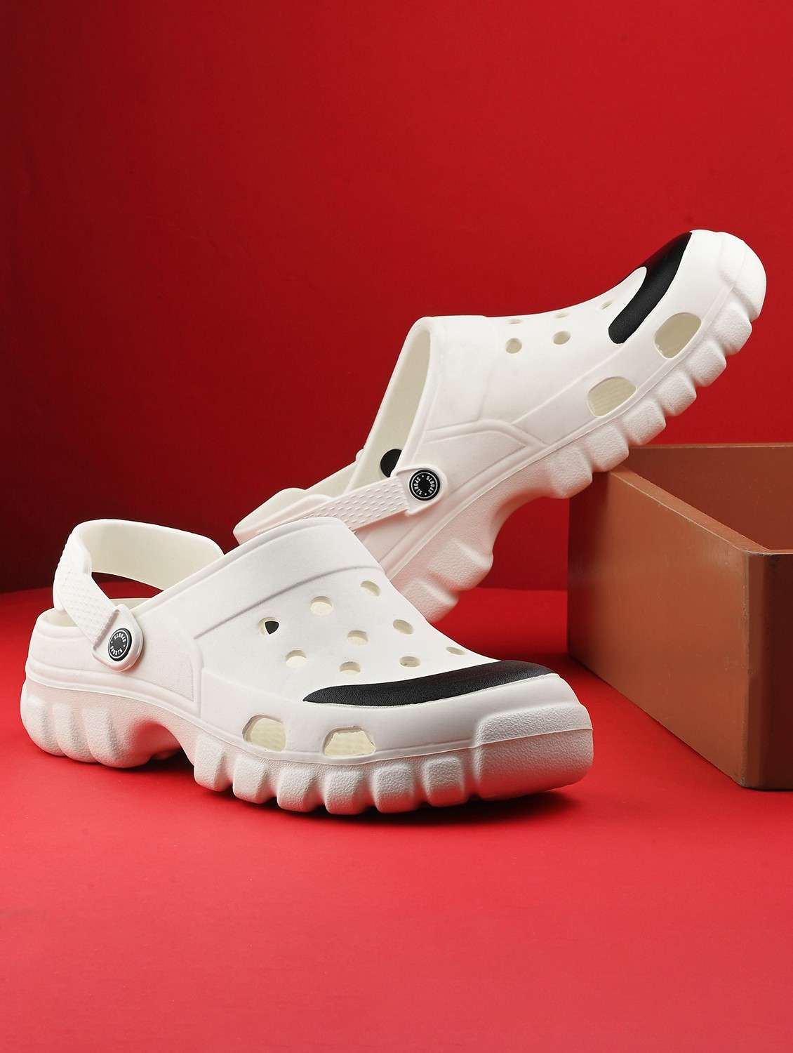 men white solid clog