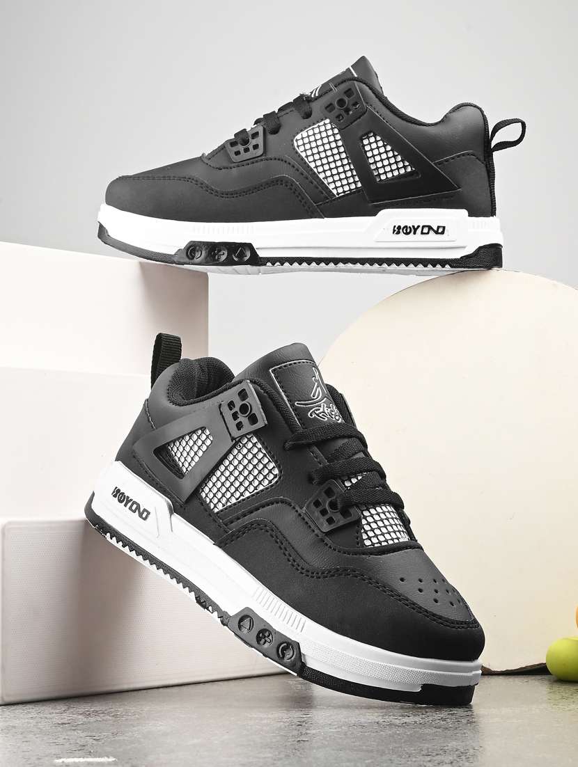boys black lace-up sneaker