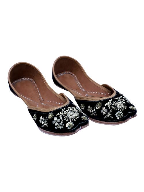 women handmade embroidered punjabi jutti - 21904324 -  Standard Image - 0