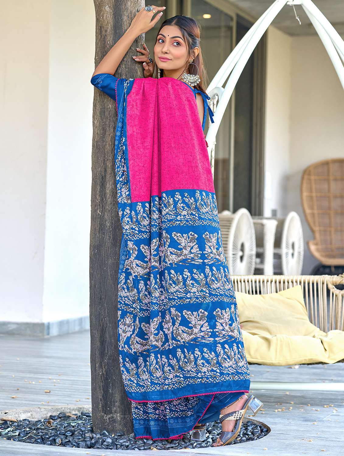 women printed casual wear saree with blouse - 21905316 - Standard Image - 2