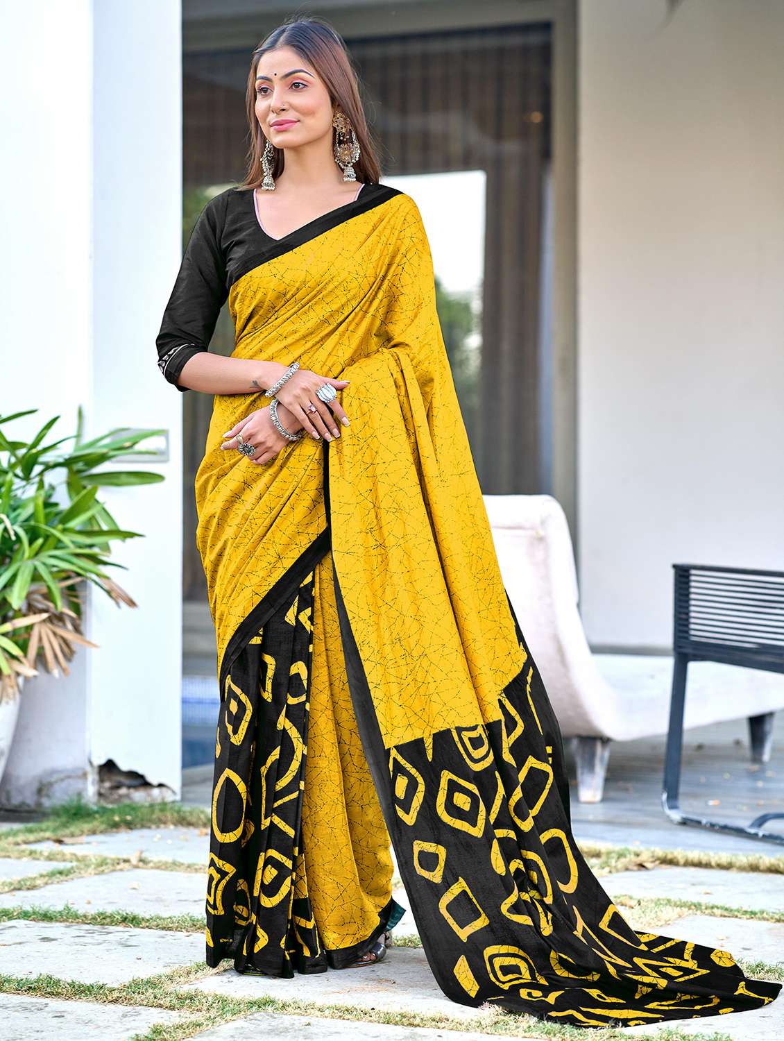 women printed casual wear saree with blouse