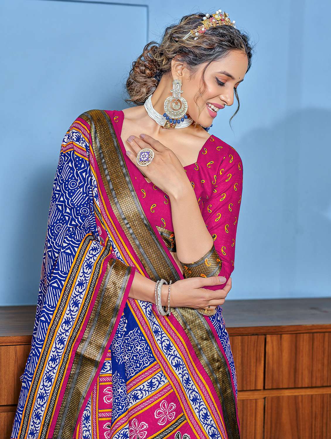 women printed casual wear saree with blouse - 21905357 - Standard Image - 2