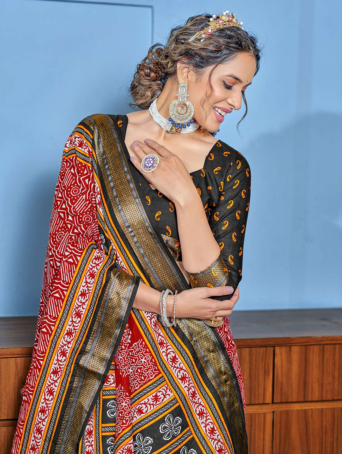 women printed casual wear saree with blouse - 21905359 - Standard Image - 2