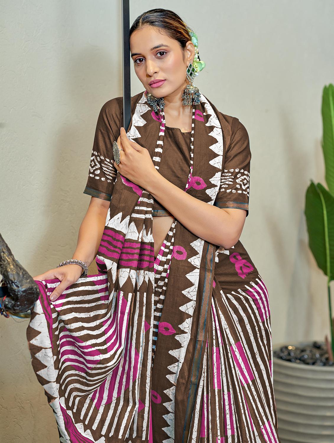 women printed casual wear saree with blouse - 21905382 - Standard Image - 2