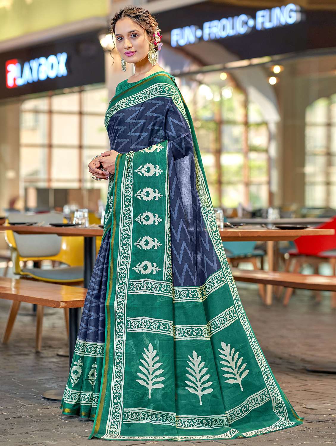 women printed casual wear saree with blouse - 21905391 - Zoom Image - 0
