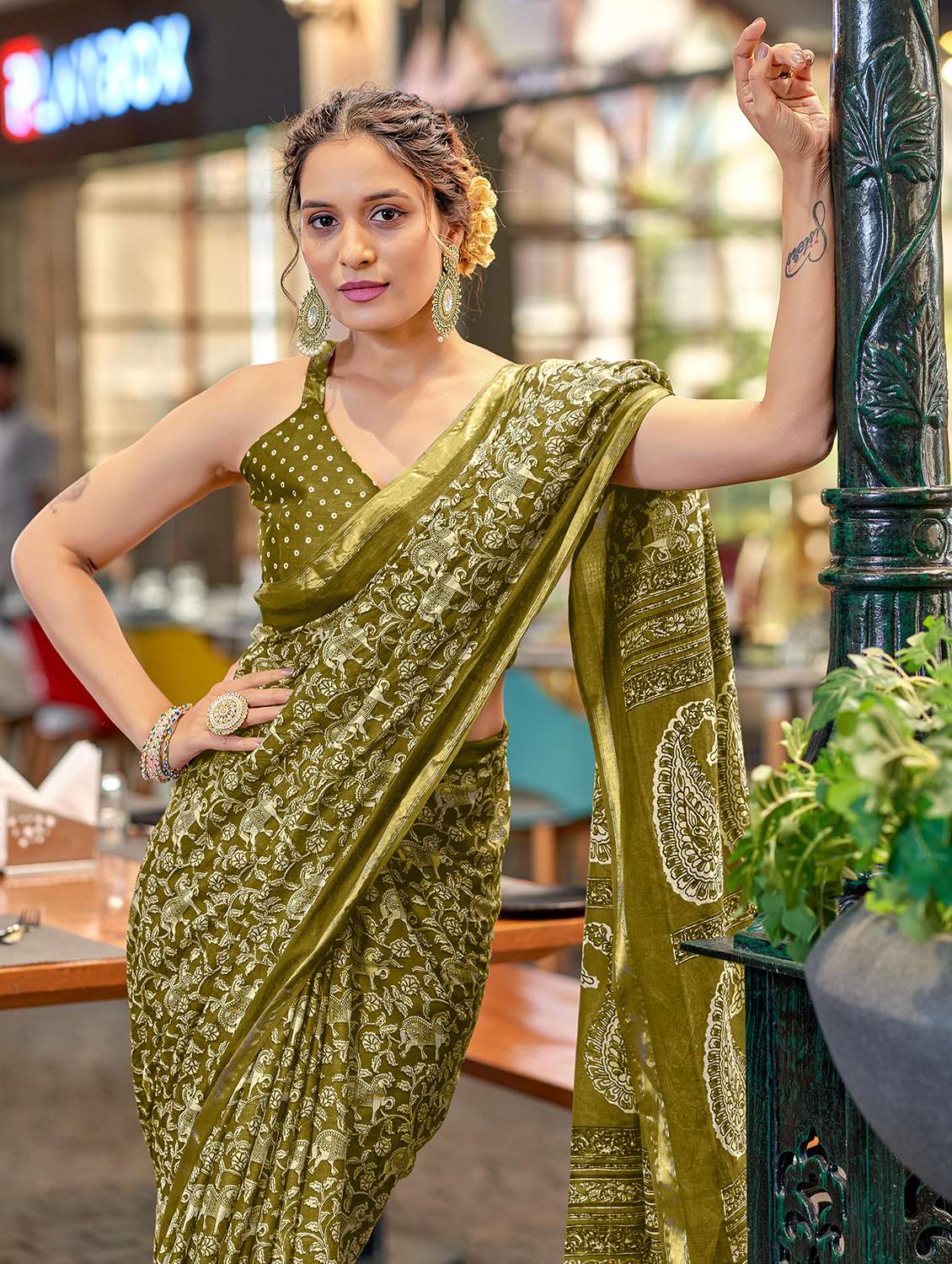 women printed casual wear saree with blouse - 21905397 -  Standard Image - 2