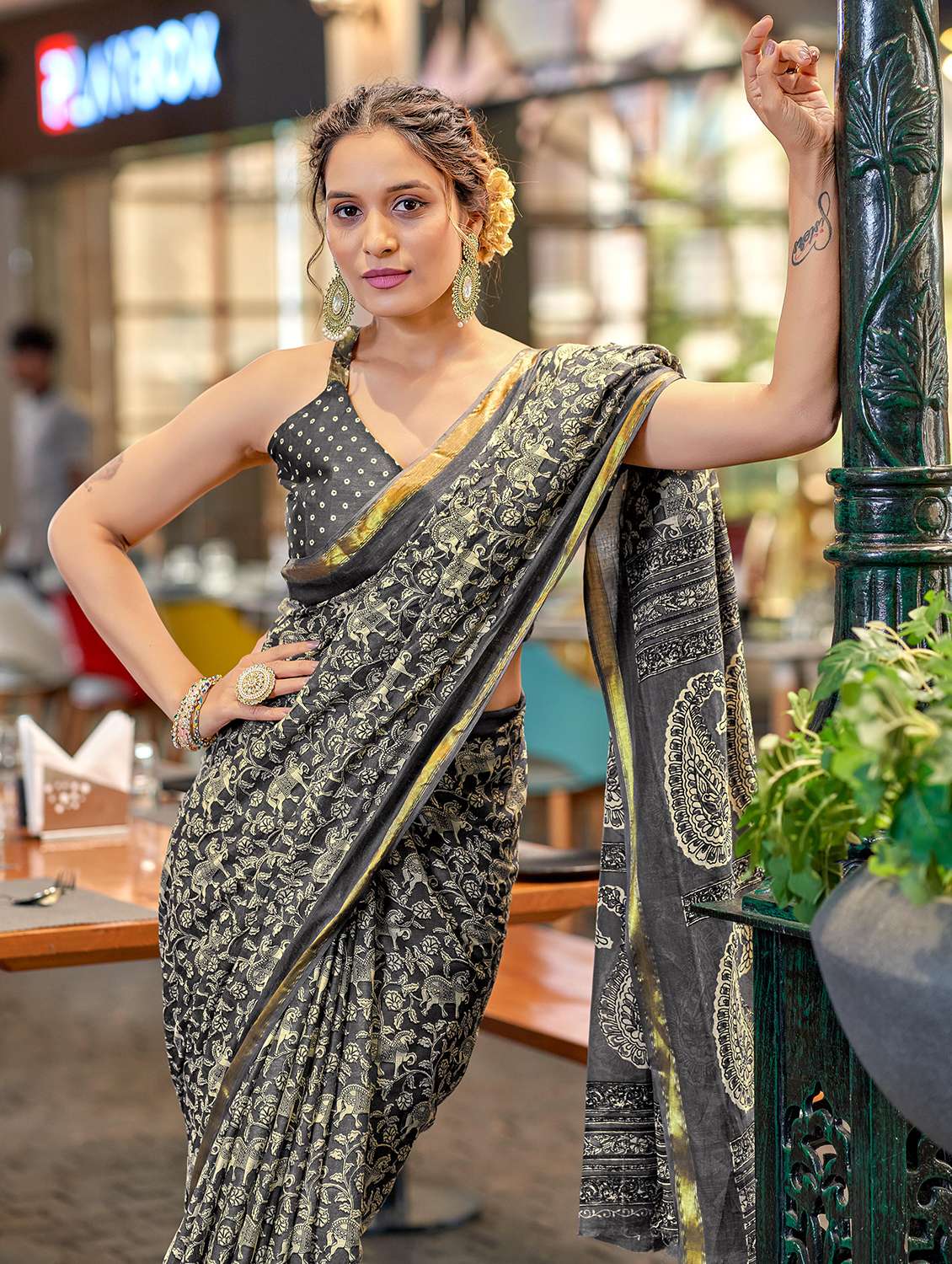 women printed casual wear saree with blouse - 21905398 - Standard Image - 2