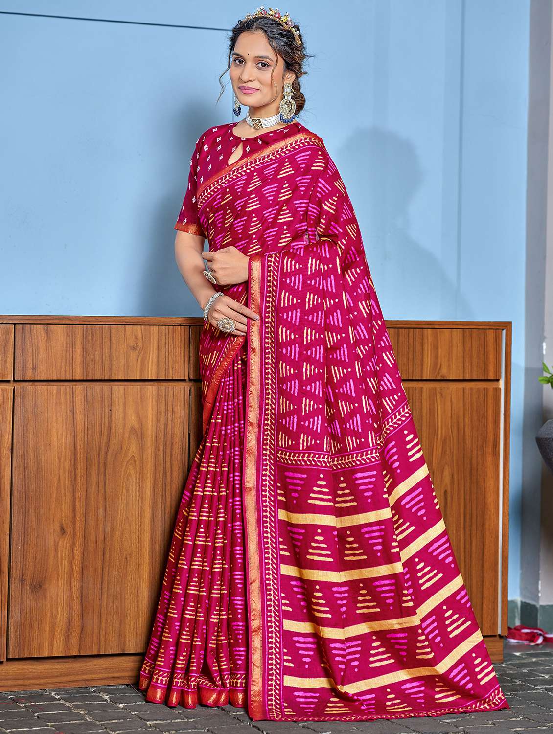 women printed casual wear saree with blouse - 21905400 - Zoom Image - 0