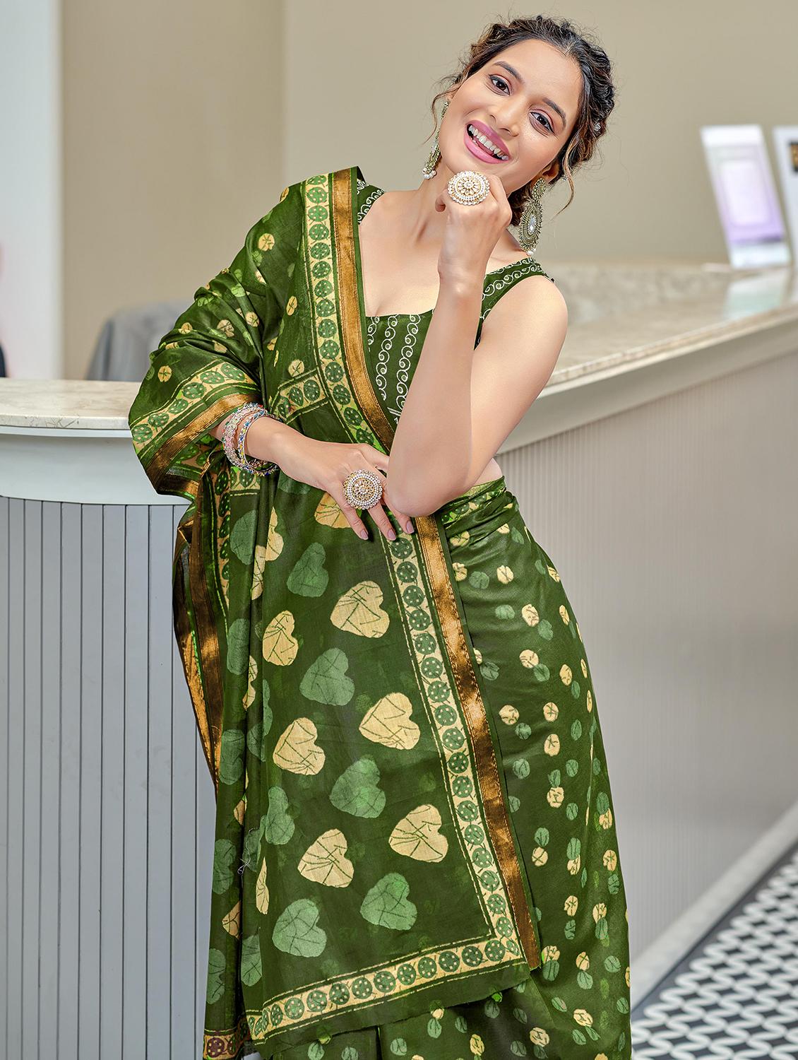 women printed casual wear saree with blouse - 21905407 - Standard Image - 2
