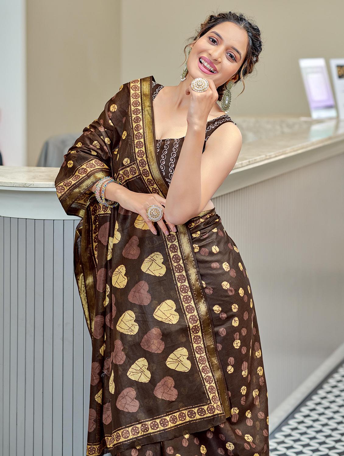 women printed casual wear saree with blouse - 21905408 - Standard Image - 2