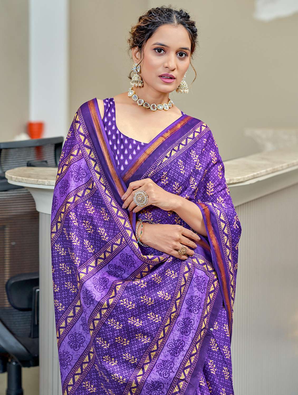 women purple printed saree with blouse - 21905410 - Standard Image - 2