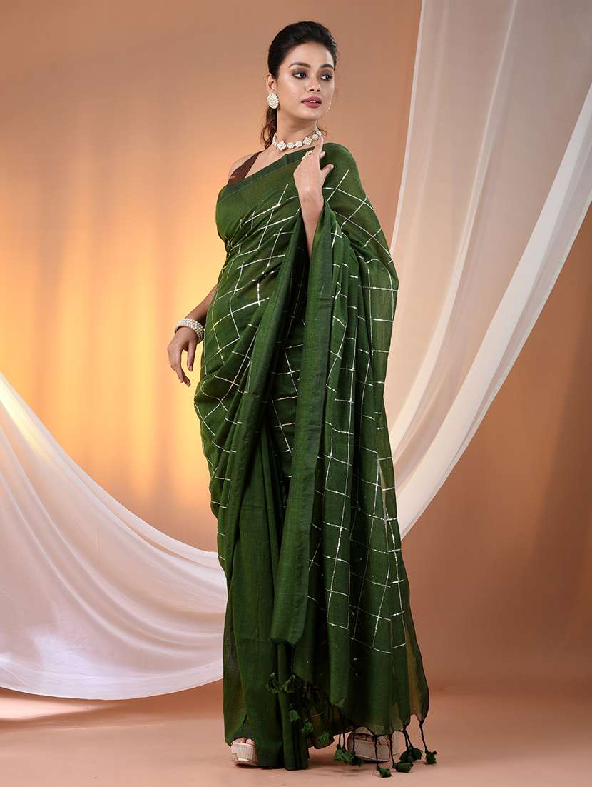 women checkered handloom saree with blouse - 21905578 -  Standard Image - 2