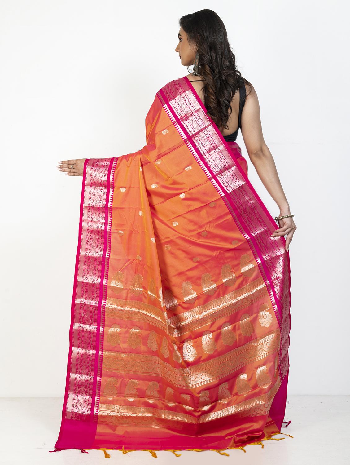 women self design bordered saree with blouse - 21905672 - Standard Image - 2