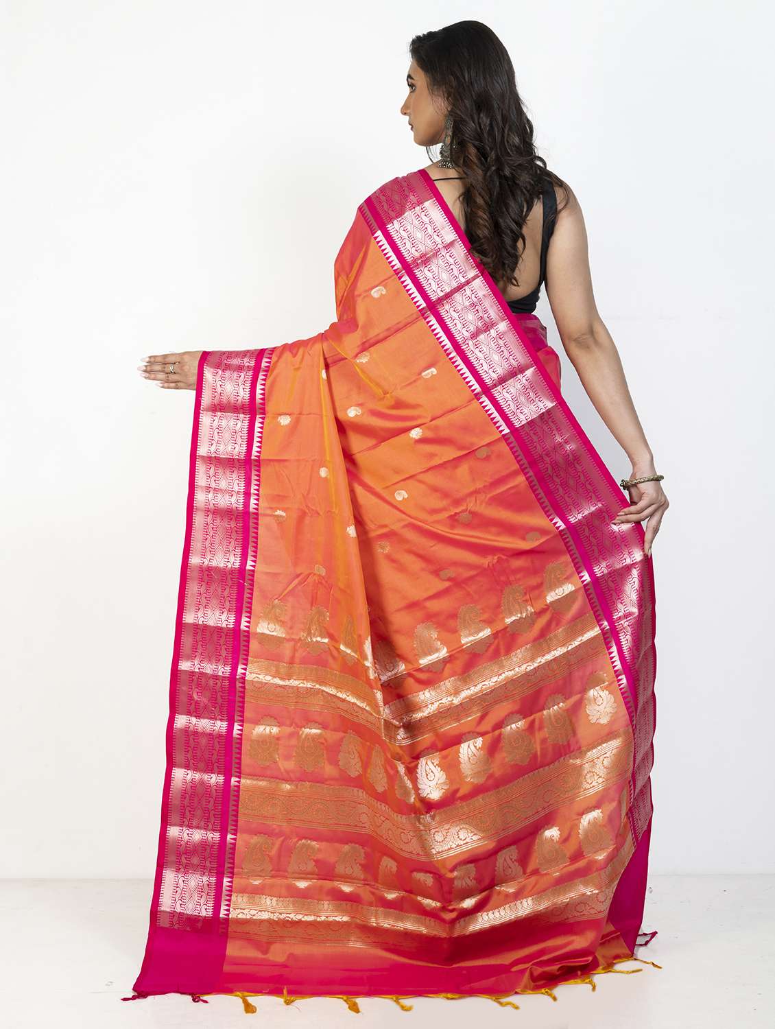 women self design bordered saree with blouse - 21905675 -  Standard Image - 2