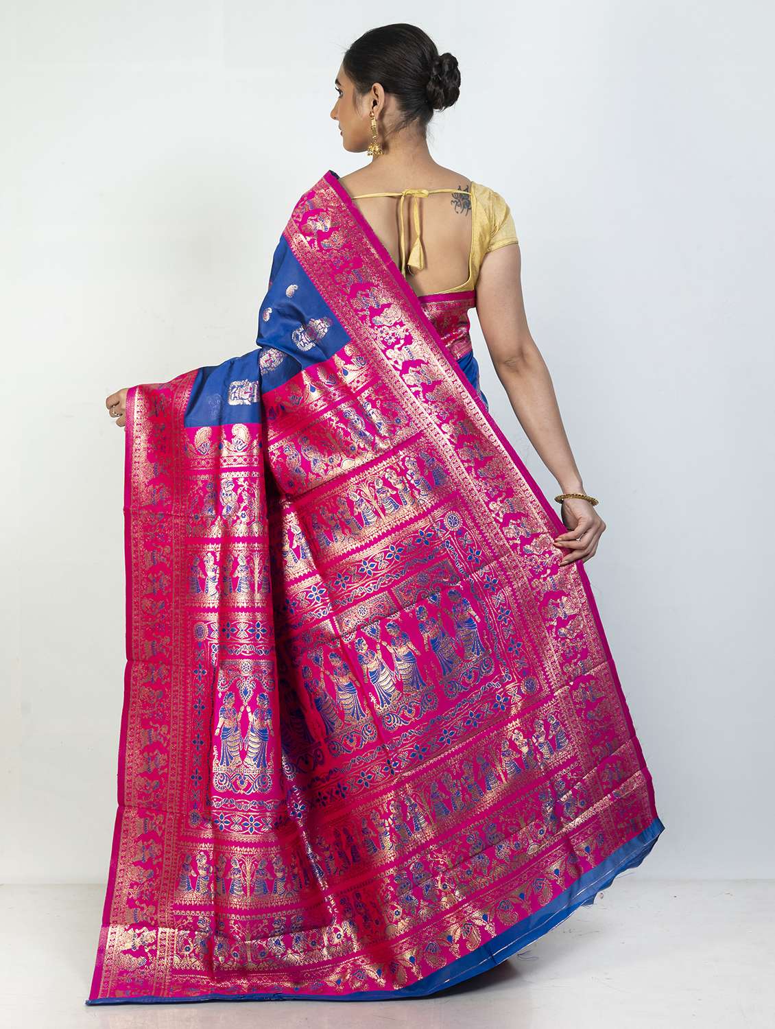 women self design bordered saree with blouse - 21905722 - Standard Image - 2