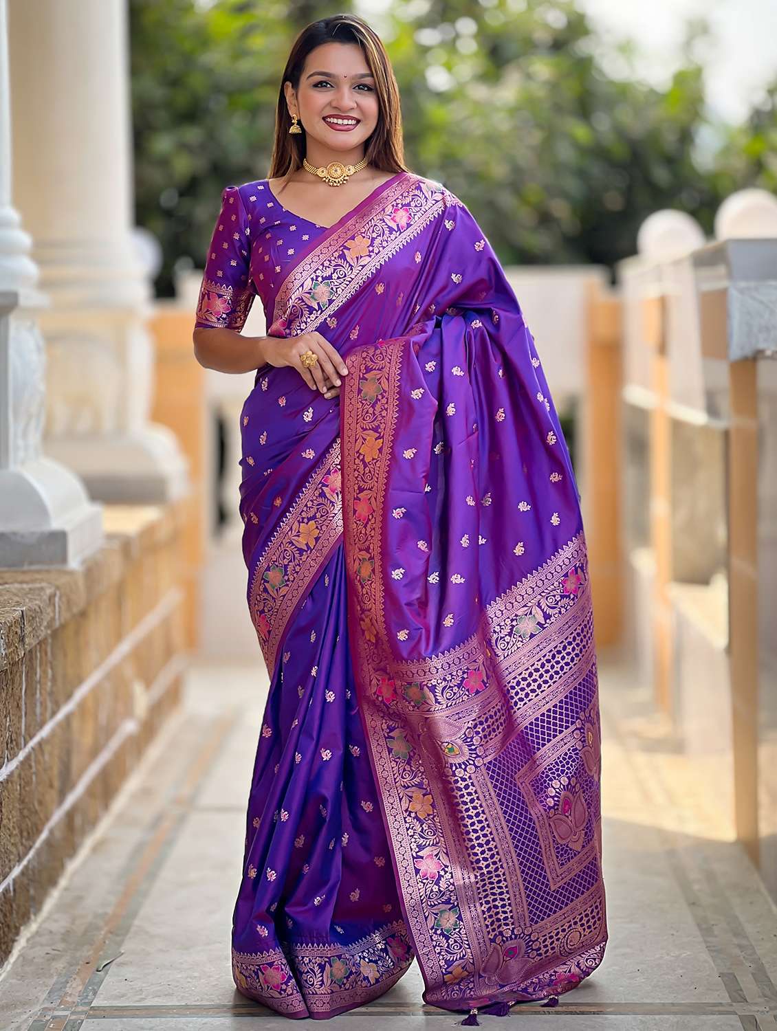 women self design banarasi saree with blouse