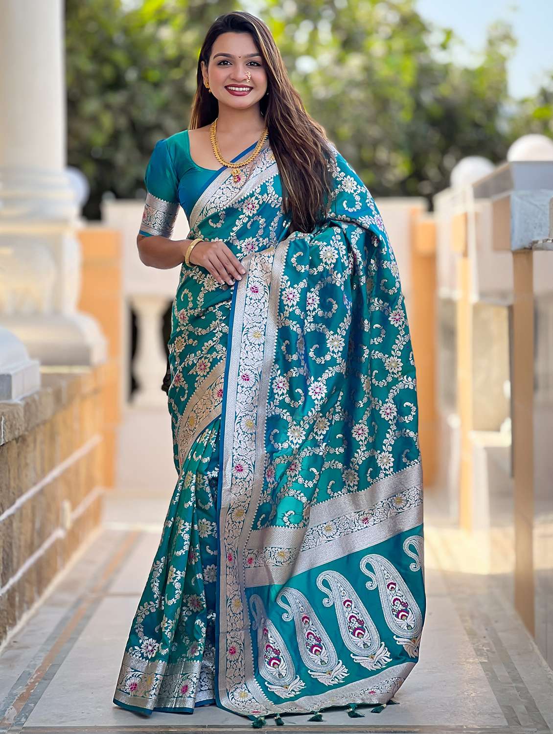 women self design banarasi saree with blouse