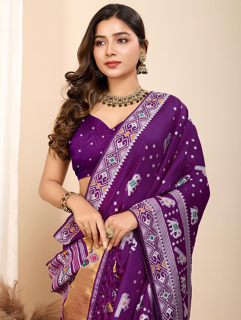 women ikat printed saree with blouse - 21905796 - Standard Image - 2