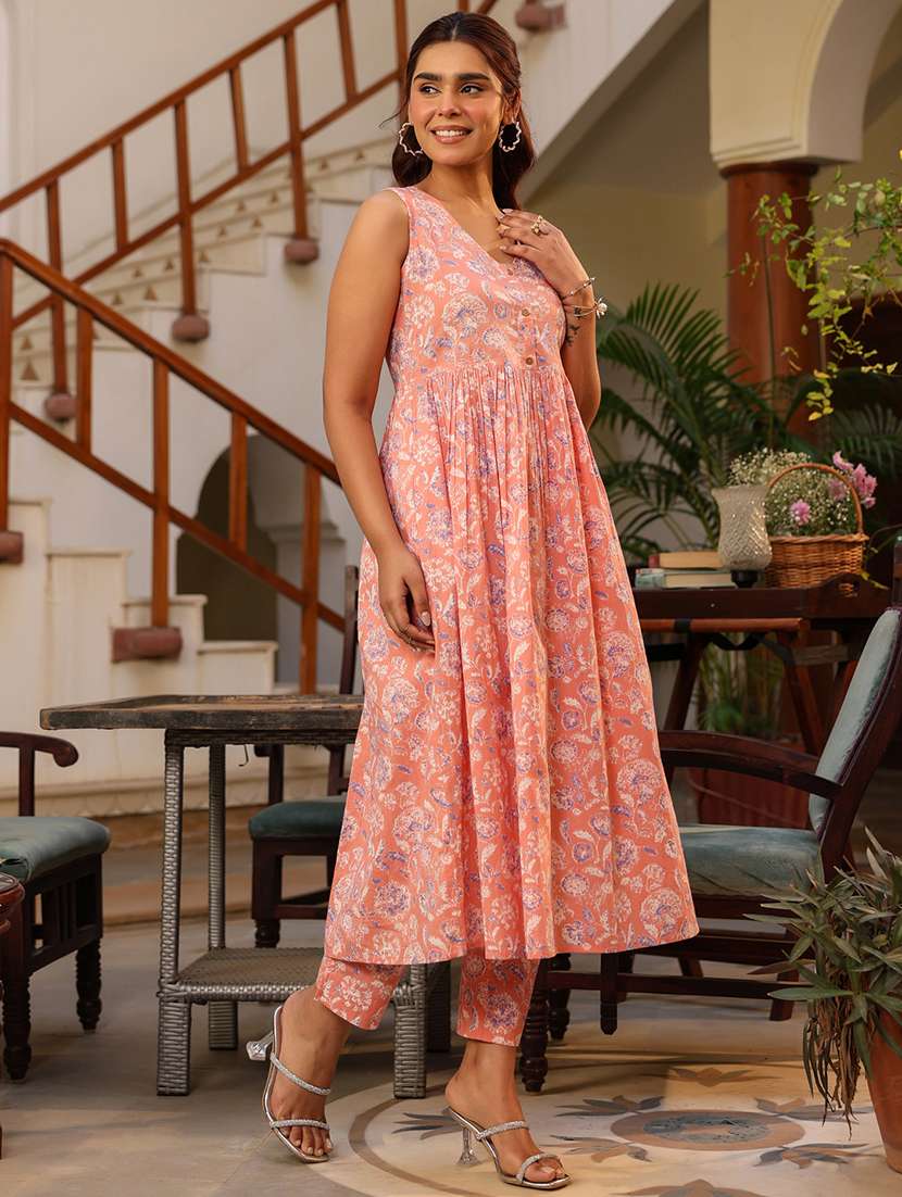 women floral printed v neck kurta pant set - 21906149 - Standard Image - 2