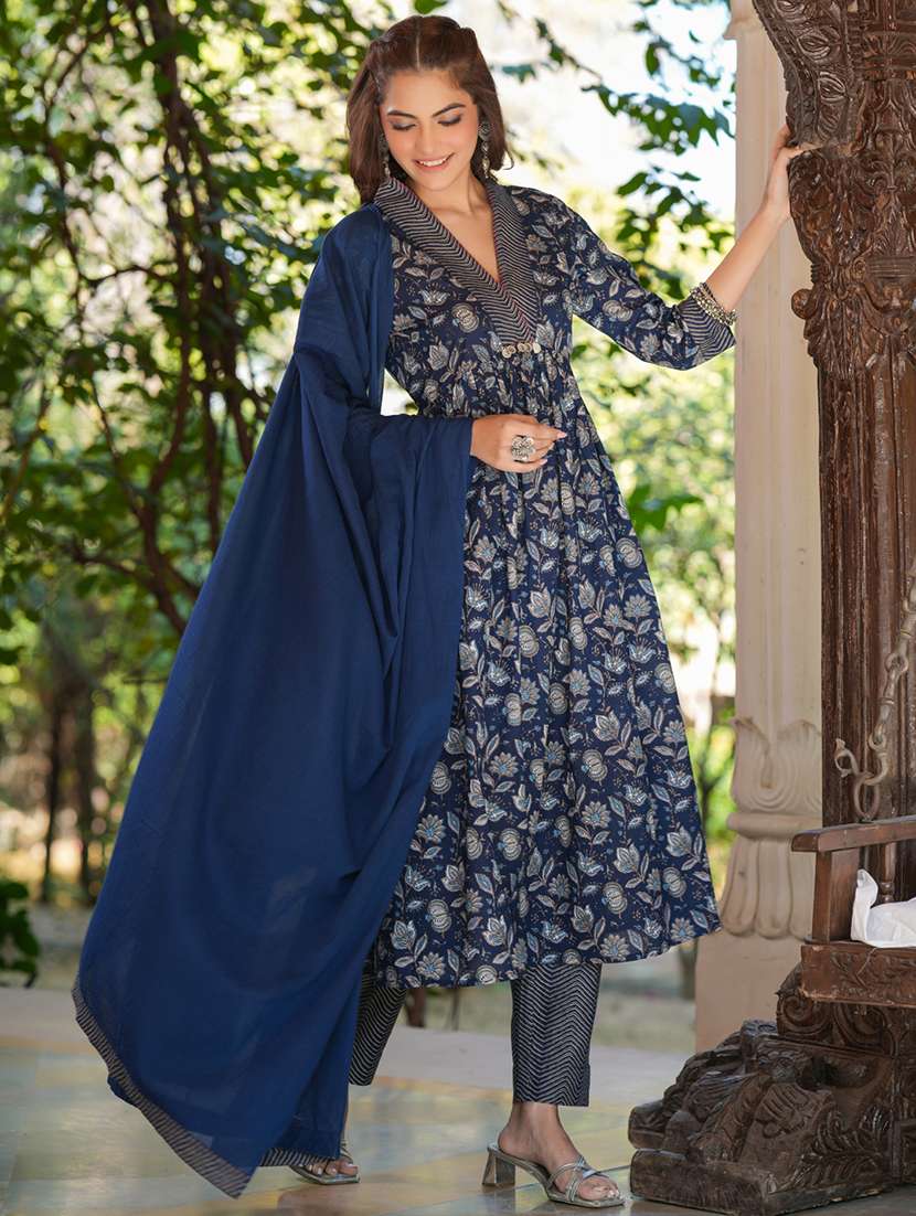 women three quarter sleeve kurta pant with dupatta set - 21906182 -  Standard Image - 2