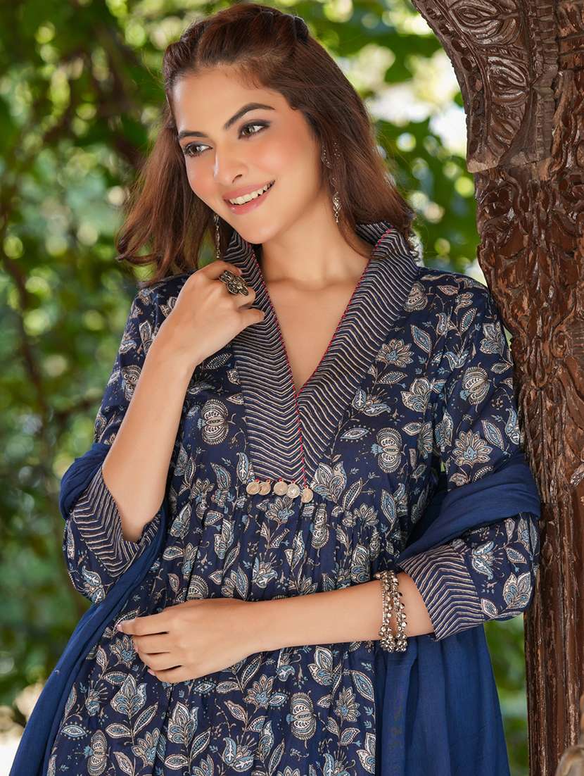 Women Three Quarter Sleeve Kurta Pant With Dupatta Set