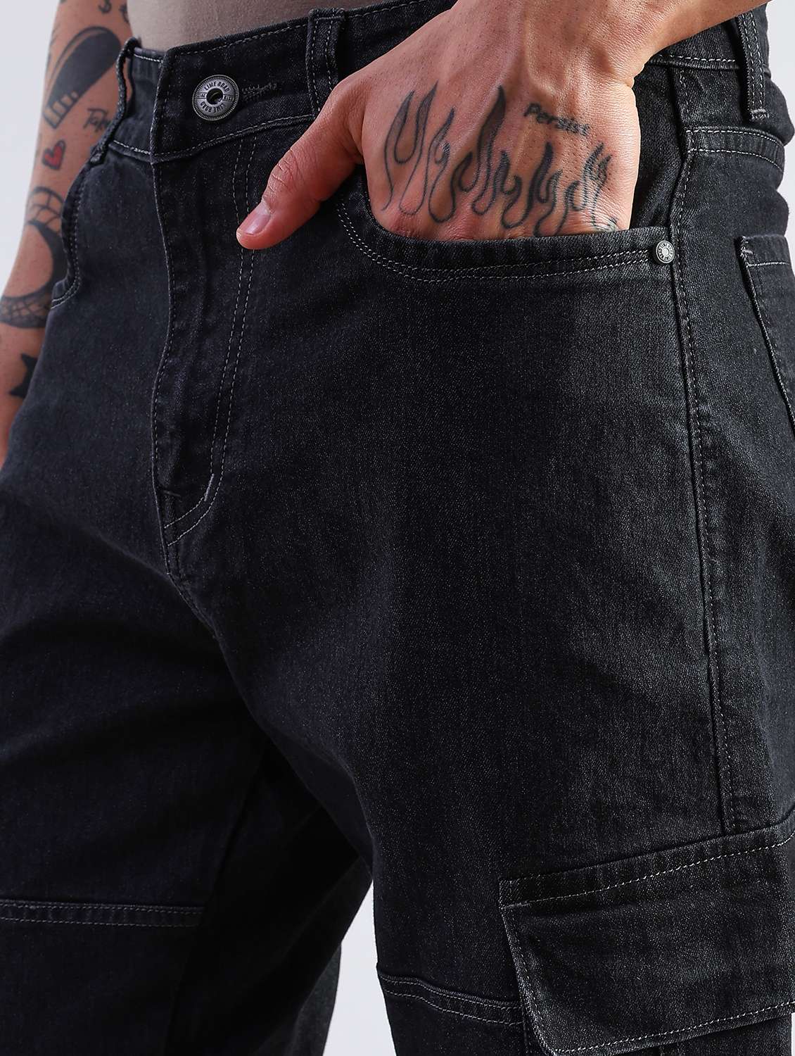 men solid mid rise regular fit cargo - 21906594 -  Standard Image - 2