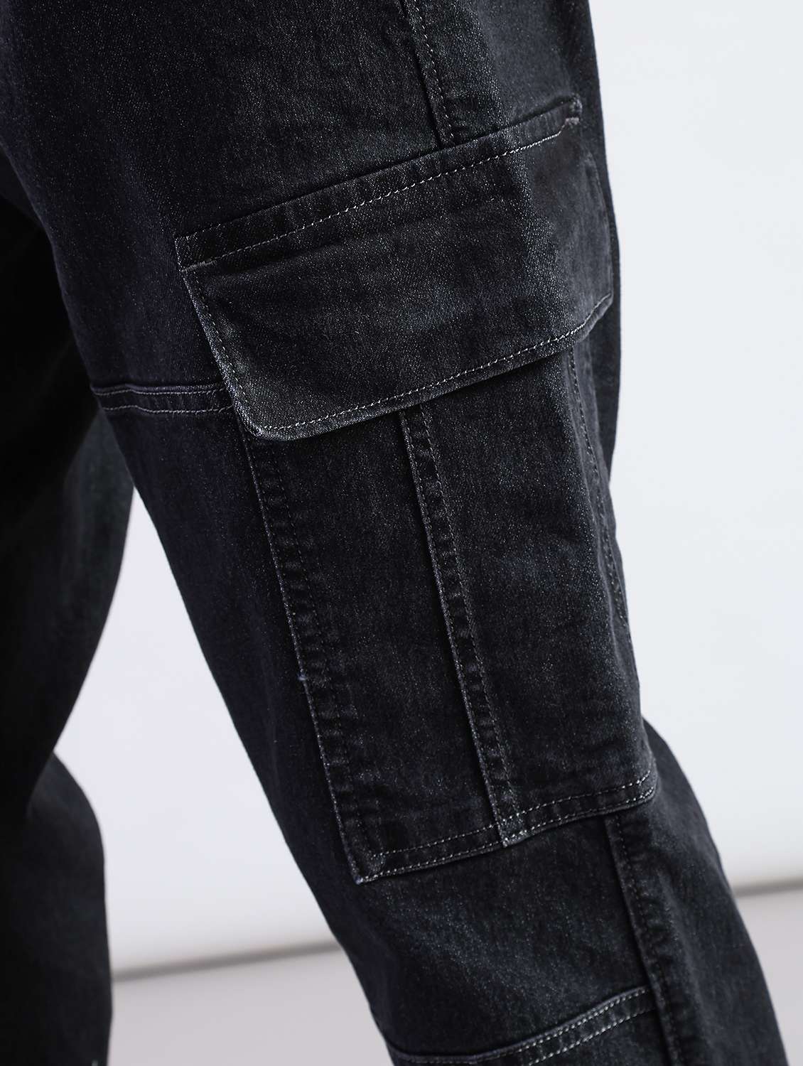 men solid mid rise regular fit cargo - 21906594 -  Standard Image - 7