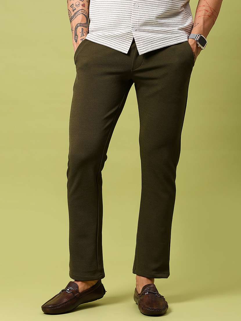 men solid mid rise regular fit chinos 