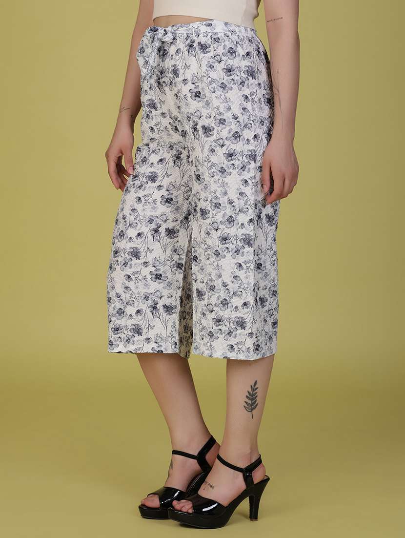 women floral printed mid rise relaxed fit capri - 21907875 -  Standard Image - 2