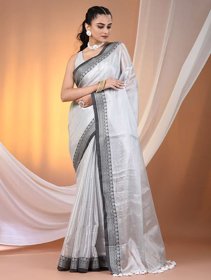 women solid with bordered saree with blouse