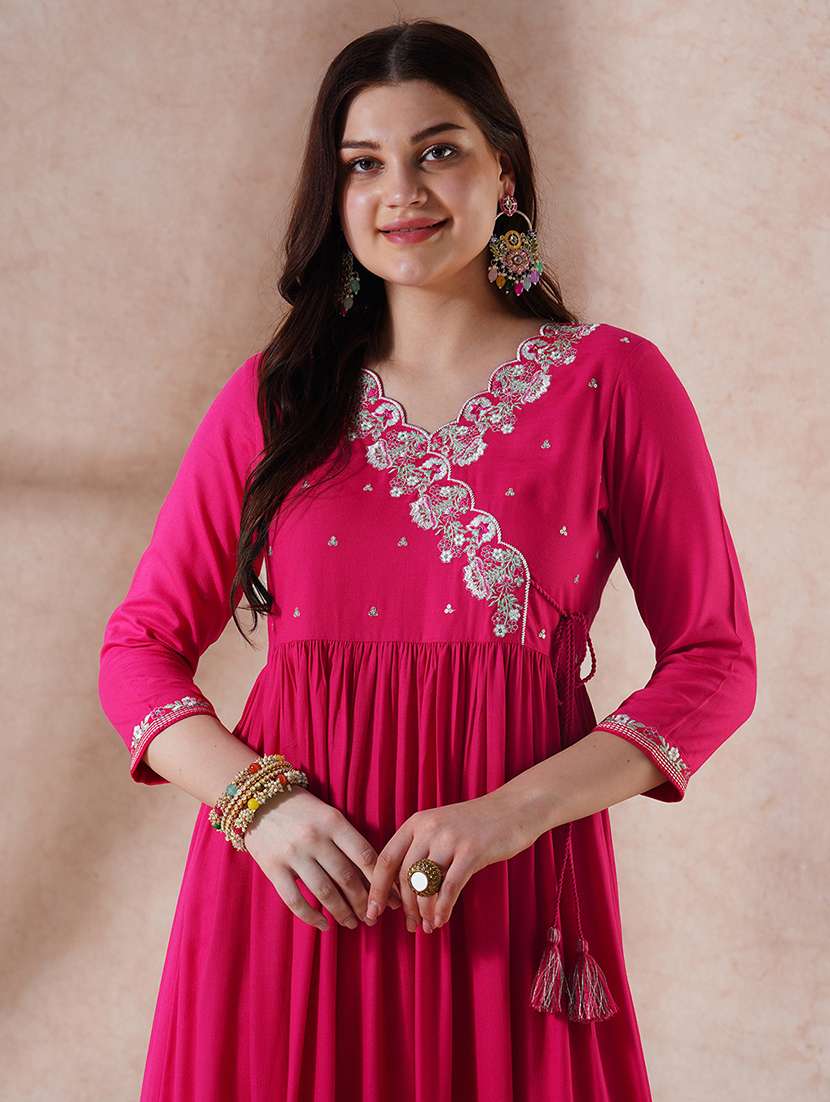 Globus Women Pink Embroidered Scalloped V Neck Tie Up Detail Tiered A Line Midi Festive Dress