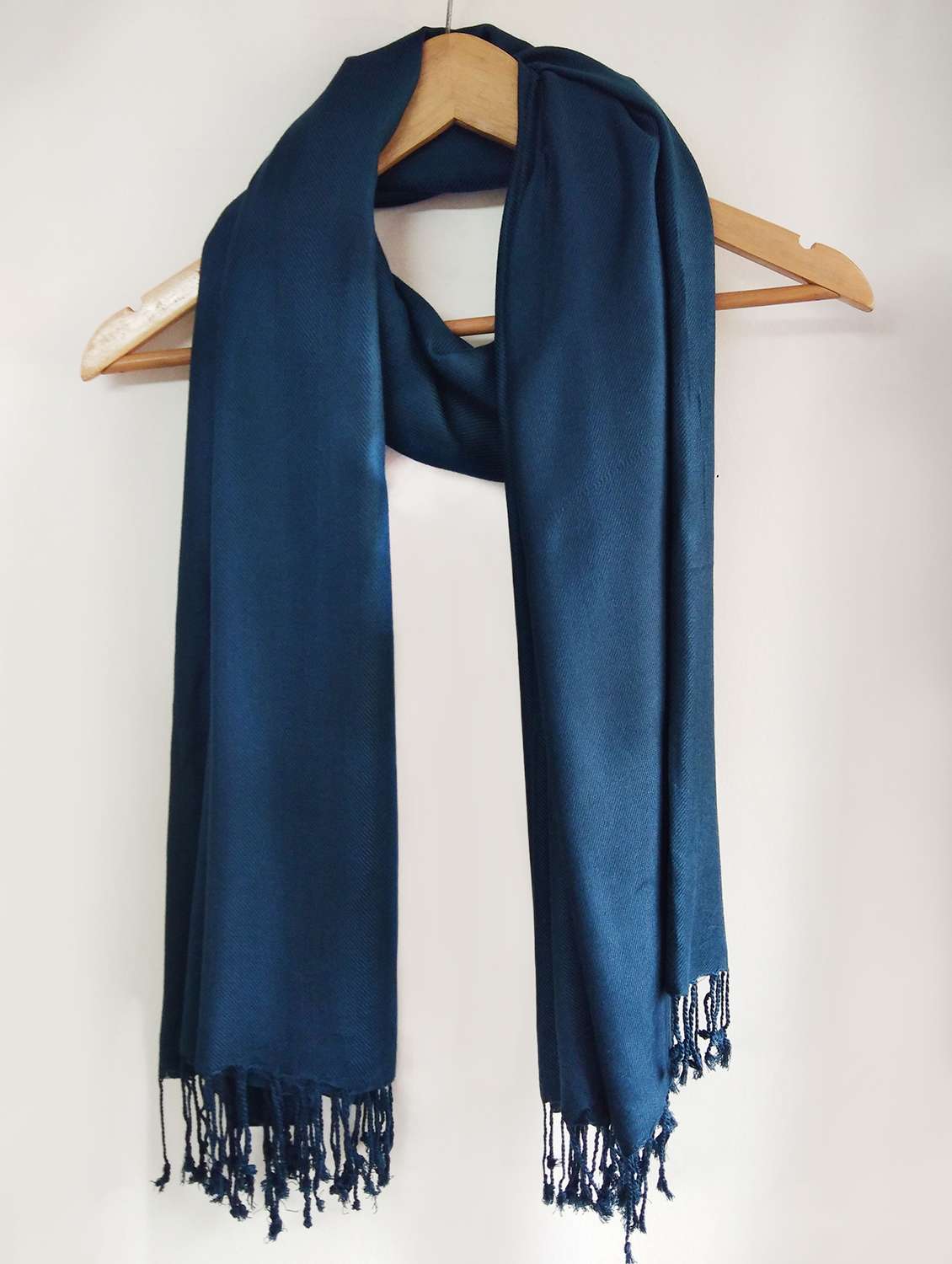 women teal solid stole
