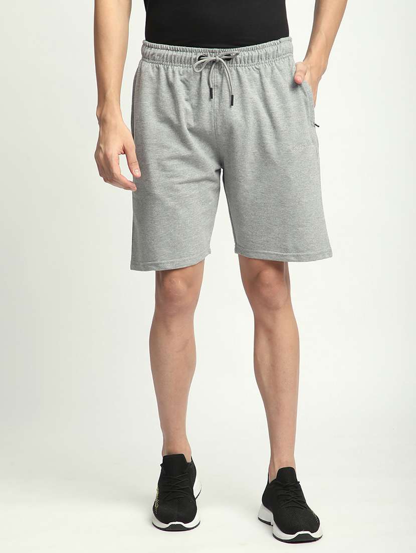 men solid mid rise regular fit shorts