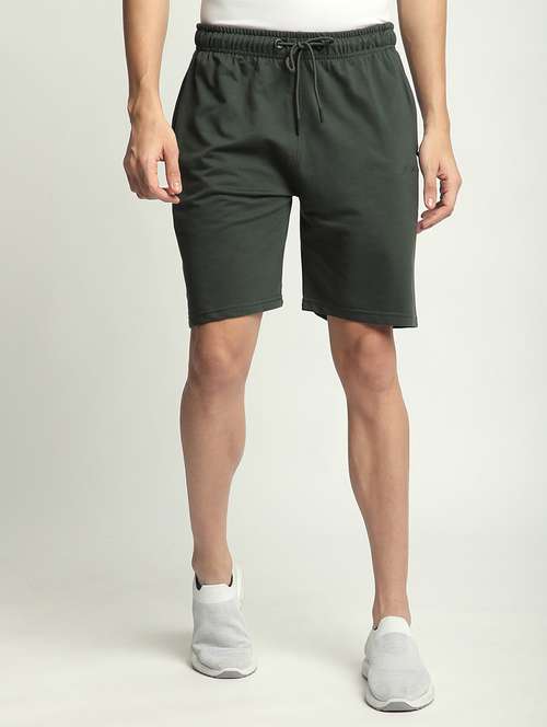 men solid mid rise regular fit shorts - 21908554 - Standard Image - 0