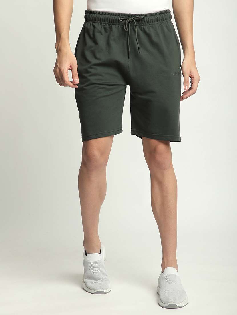 men solid mid rise regular fit shorts - 21908554 - Zoom Image - 0