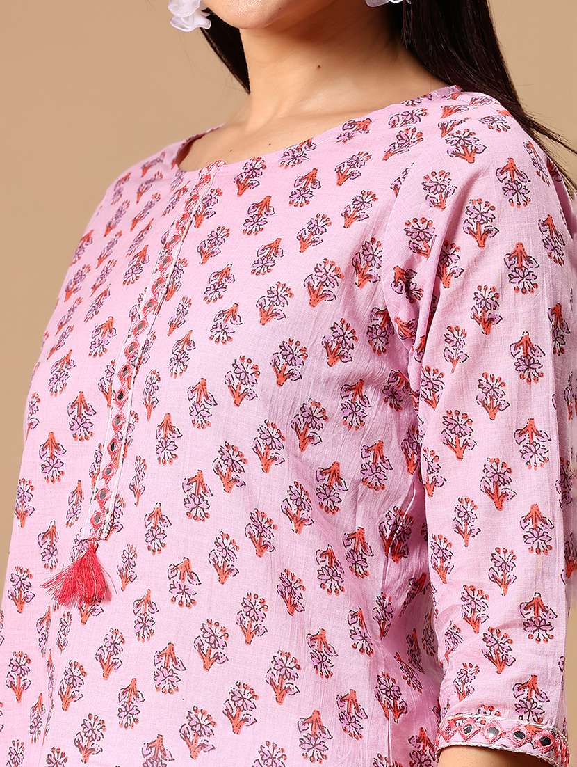 women three quarter sleeve straight kurti - 21908587 -  Standard Image - 2