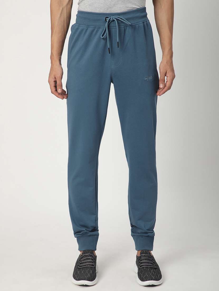 men solid mid rise regular fit jogger