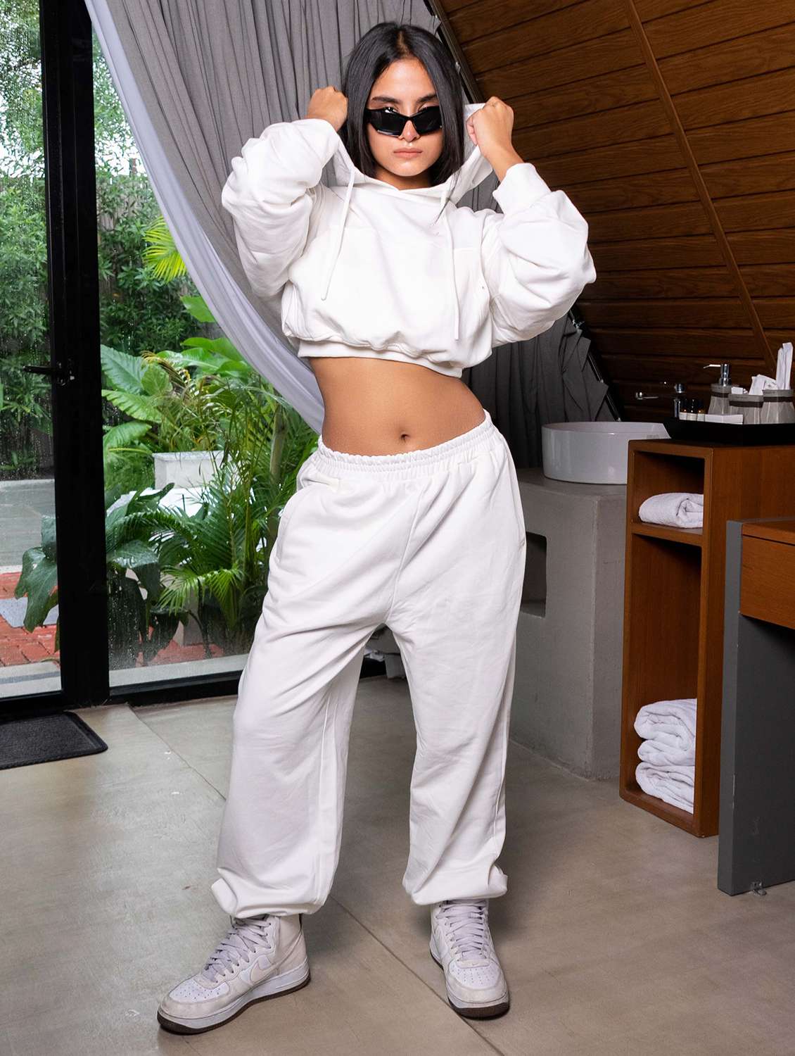 women solid hoodie and jogger co-ords set