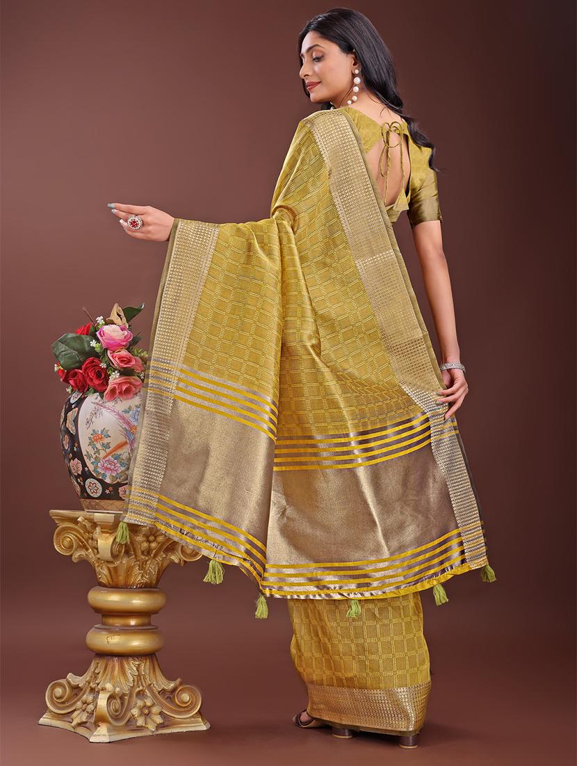 women self design bordered saree with blouse - 21909386 - Standard Image - 2