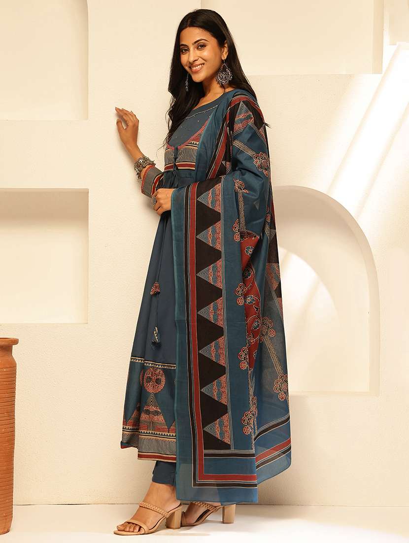 women three quarter sleeve anarkali kurta pant with dupatta set - 21909939 - Standard Image - 2