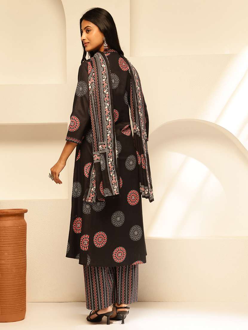 women three quarter sleeve kurta palazzo with dupatta set - 21909949 -  Standard Image - 2